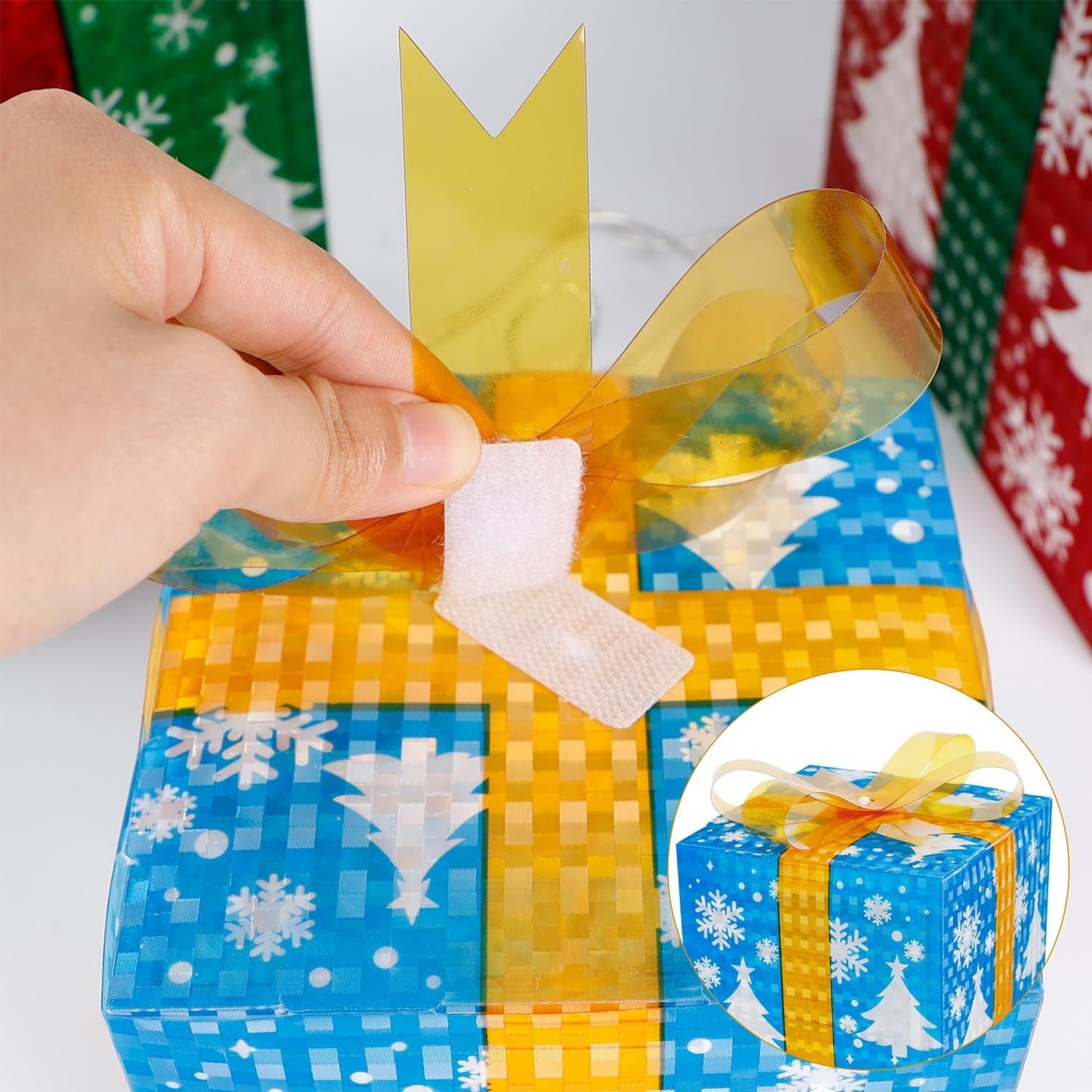 Set of 3 Lighted Christmas Gift Boxes – Sparkling LED Snowflake Presents for Indoor & Outdoor Decorations