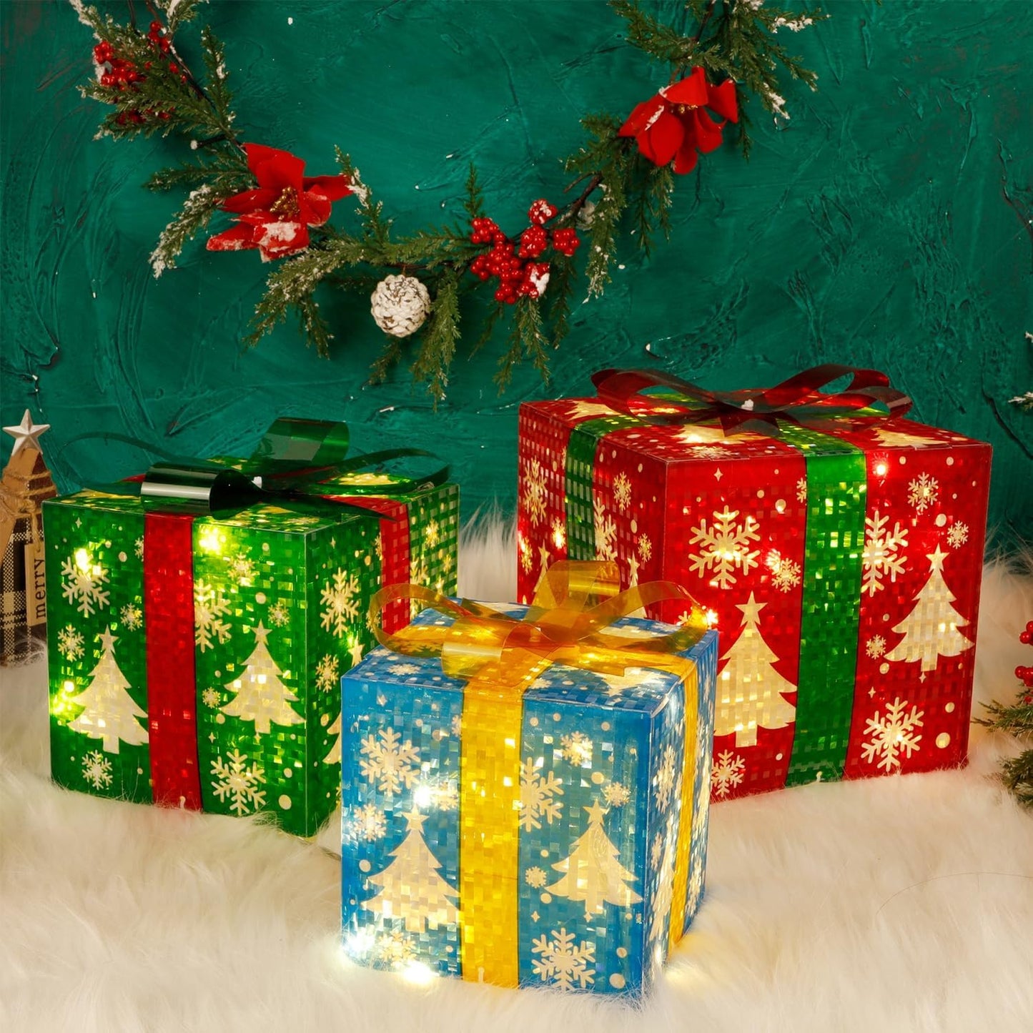 Set of 3 Lighted Christmas Gift Boxes – Sparkling LED Snowflake Presents for Indoor & Outdoor Decorations