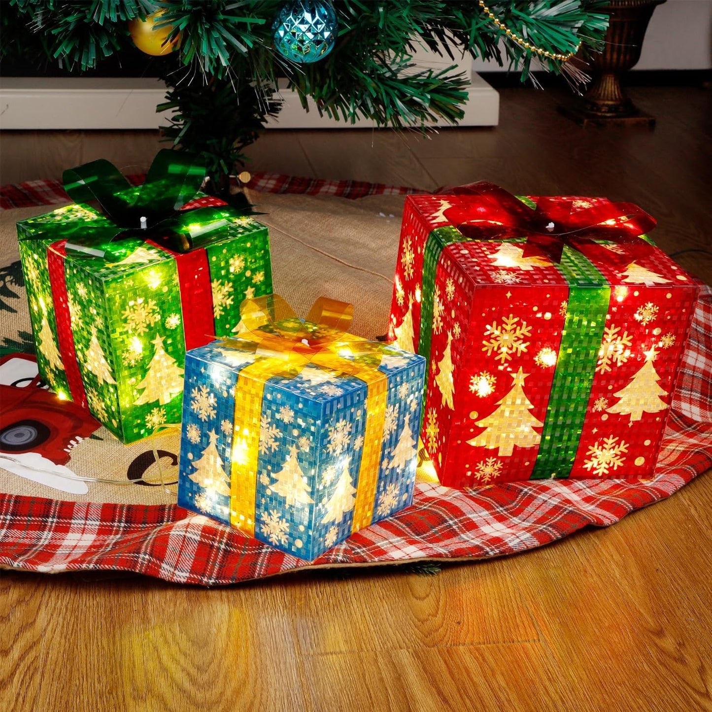 Set of 3 Lighted Christmas Gift Boxes – Sparkling LED Snowflake Presents for Indoor & Outdoor Decorations