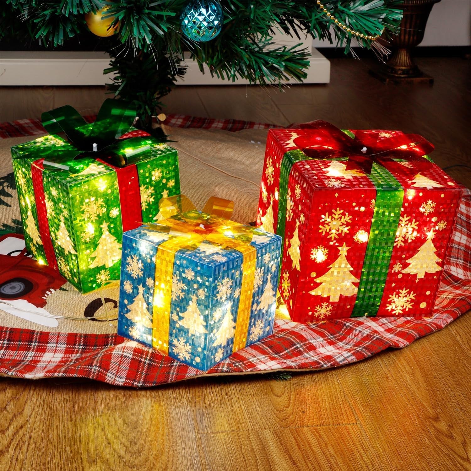 Set of 3 Lighted Christmas Gift Boxes – Sparkling LED Snowflake Presents for Indoor & Outdoor Decorations